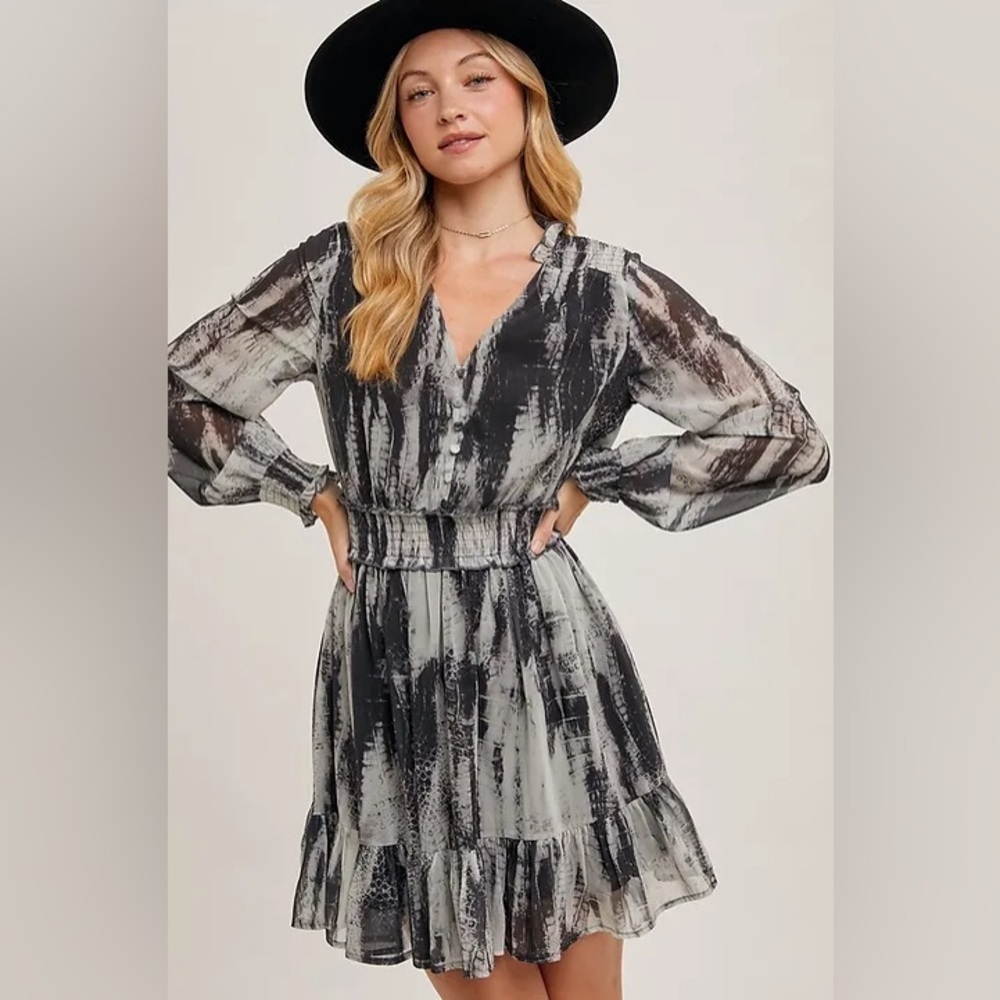 Zara V-neck Long Sleeve Dress Grey Animal Snakeskin‎ Print size medium